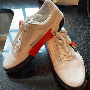 Women’s off-white vulcanized, low leather white black sneaker